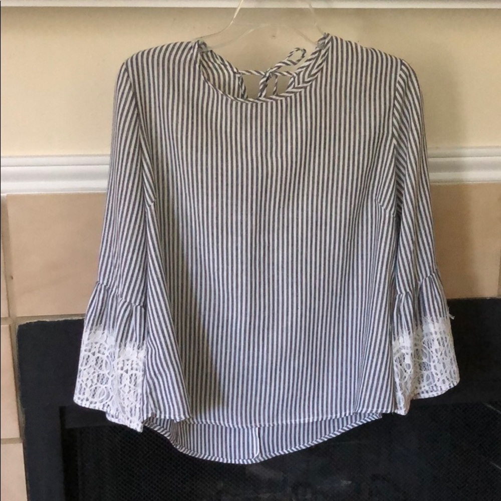 Linen-blend top with lace bell sleeve